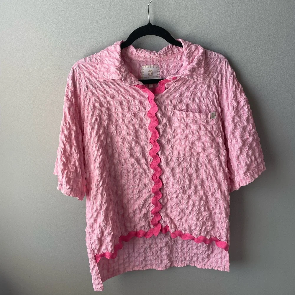 Simply Southern Pink Seersucker Scalloped Trim Shirt and Shorts Set Medium - Picture 2 of 9